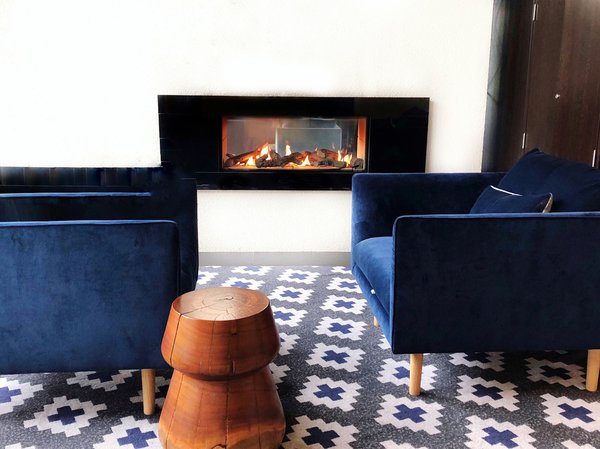 5 solutions pratiques pour revetir un mur derrière un poêle à bois